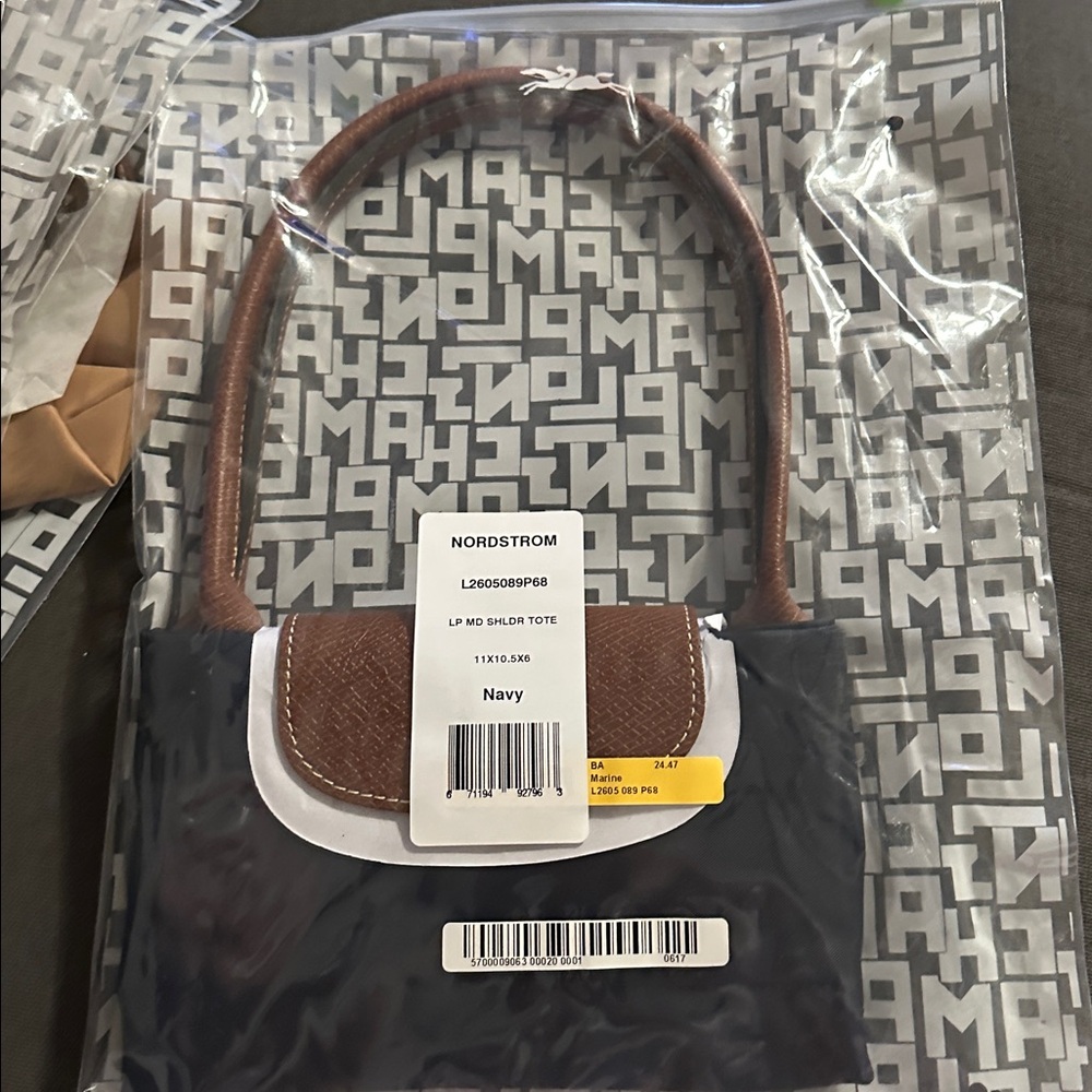 Longchamp Medium Le Pliage Nylon Shoulder Tote Navy or Black and Paper - Picture 6 of 16